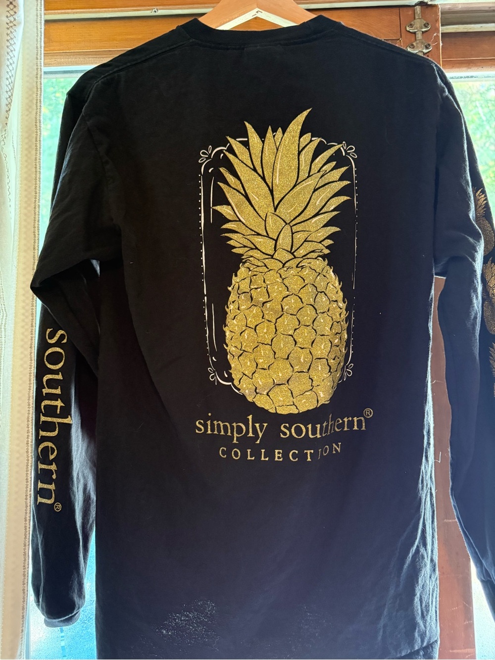 Women’s Simply Southern Black Long-Sleeve Shirt Pineapple Graphic, Glittery